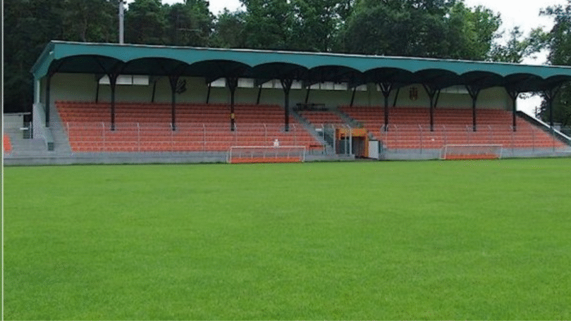 Remont przy wsparciu Totalizatora Sportowego nawierzchni pełnowymiarowego boiska piłkarskiego przy ul. Sportowej w Kluczborku. Remont przy wsparciu Totalizatora Sportowego nawierzchni pełnowymiarowego boiska piłkarskiego przy ul. Sportowej w Kluczborku.