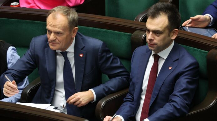 Tusk broni Domańskiego i chce go docenić. Wniosek o awans już u prezydenta